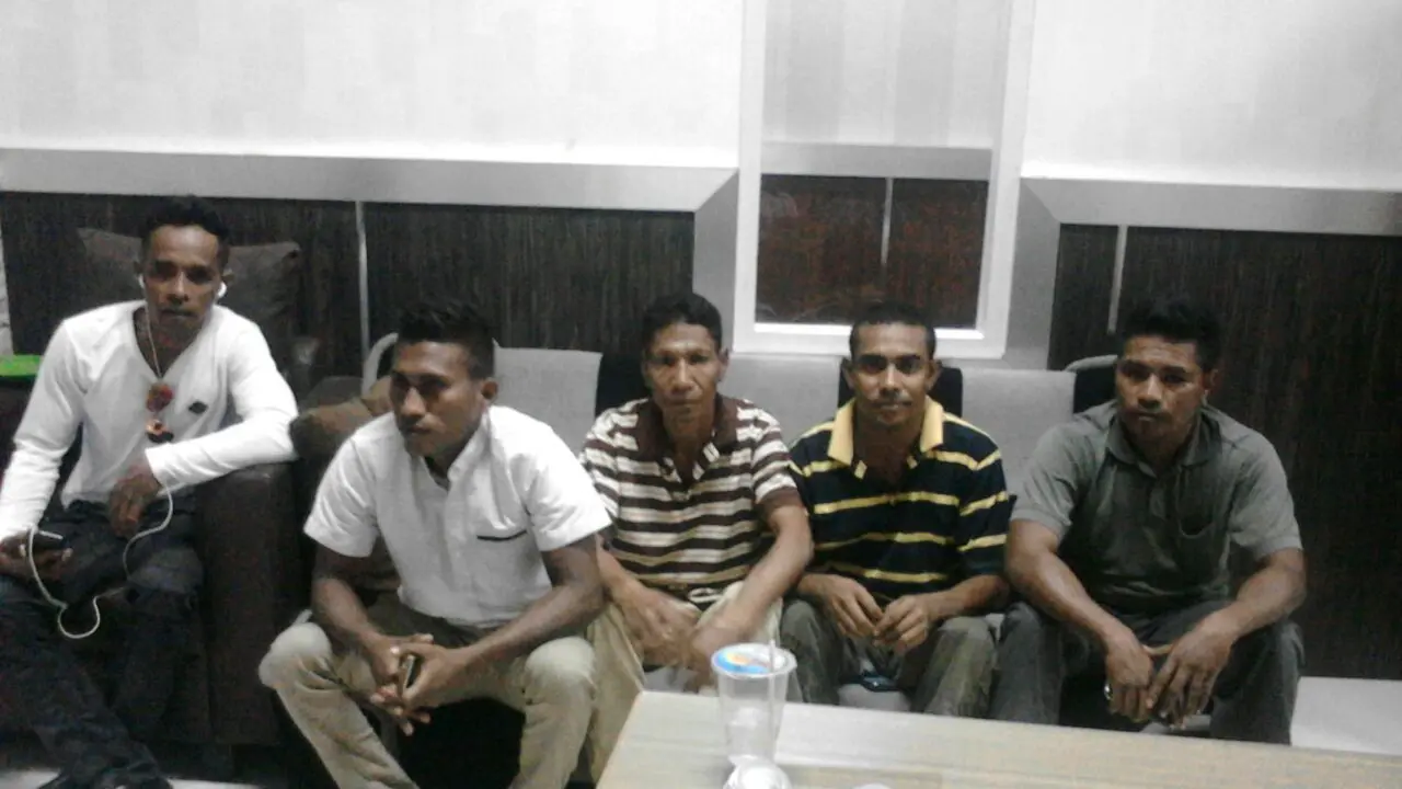 5 warga Timor Leste ditangkap Imigrasi Mataram. (Liputan6.com/Hans Bahanan)
