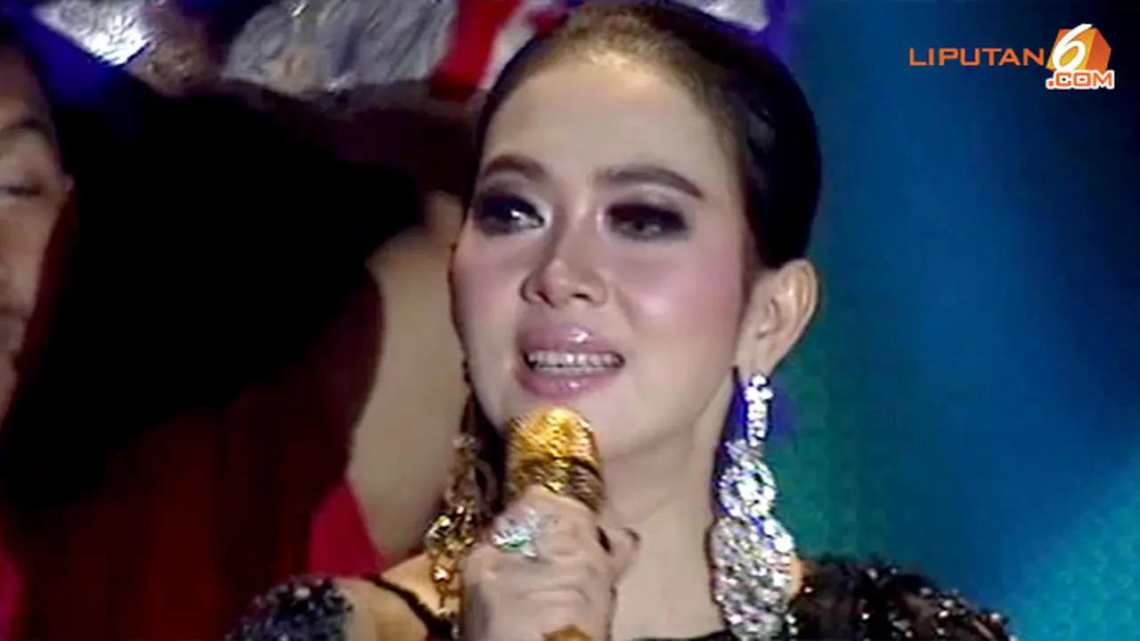 syahrini-130928c.jpg