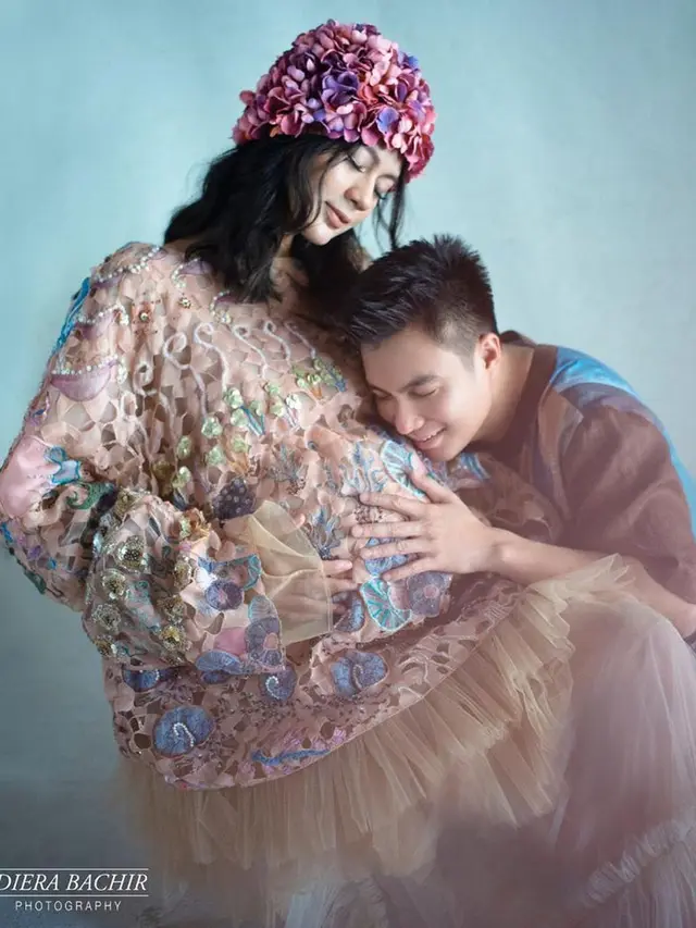 6 Pesona Maternity Shoot Paula Verhoeven, Cantik dengan Konsep Bunga