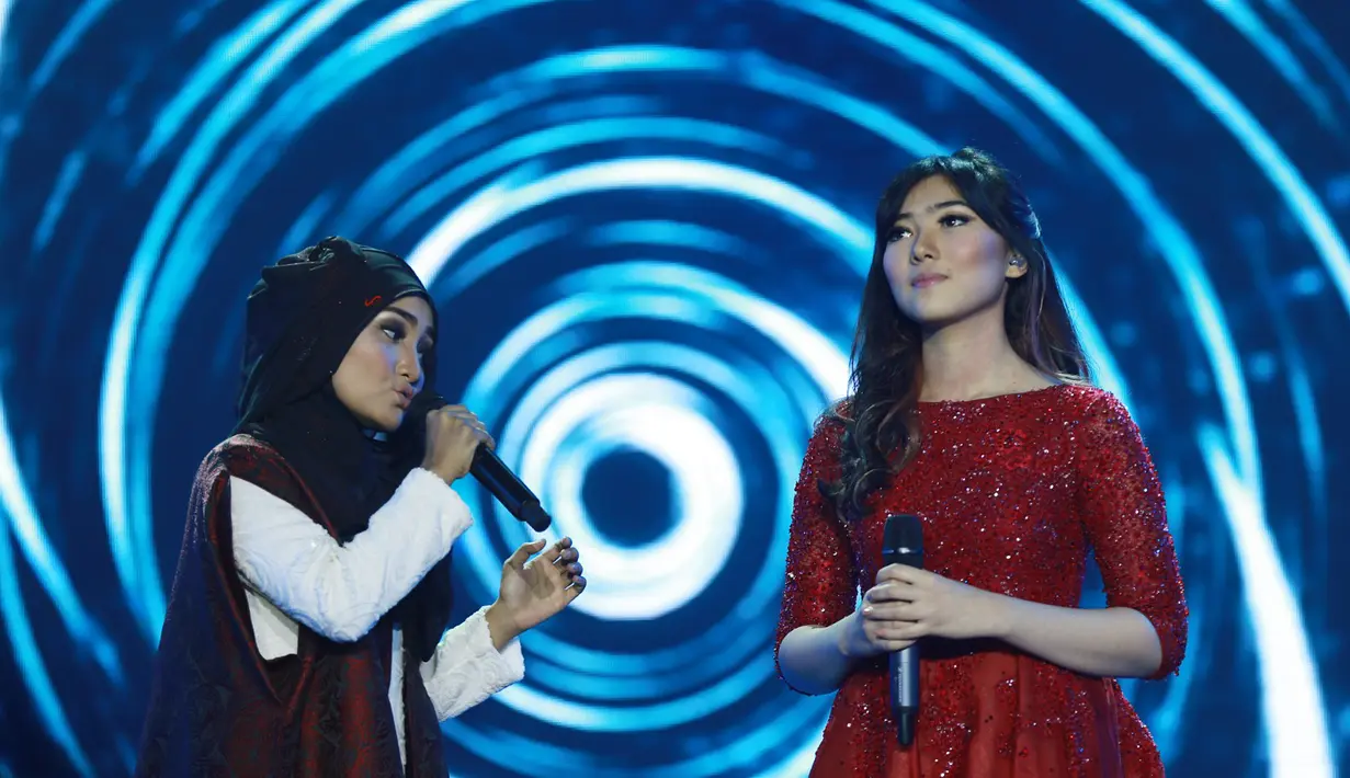 Suara Isyana Sarasvati yang merdu berkolaburasi dengan suara Fatin Shidqia yang khas membuat lagu 'Yang Terlupakan' terdengar indah. (Deki Prayoga/Bintang.com)