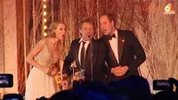 [VIDEO] Hantaman Balok Es Hingga Duet Pangeran William-Bon Jovi