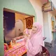 Melalui unggahan Instagram, beauty influencer ini tak hanya memperlihatkan kekhusyukan ibadahnya, tetapi juga momen-momen kecil yang terasa hangat dan personal. Salah satunya adalah saat Tasya ikut mencicipi Rose Ice Cream yang tengah viral di Madinah. [@tasyafarasya].