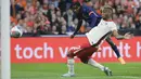 Belanda pesta empat gol dimulai dari Memphis Depay (50') dan dilanjutkan Jeremie Frimpong (57'), Wout Weghorst (63'), lalu ditutup Virgil van Dijk (83'). (AP Photo/Patrick Post)