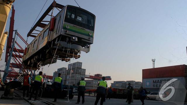 32 KRL Buatan Jepang Tiba Di Tanjung Priok