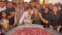 Willie Salim Masak Rendang 200 Kg untuk Berbagi, Ludes Diserbu Warga Meski Belum Matang.&nbsp; foto: TikTok @williesalim