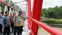 Antusias Masyarakat Saat PJ Gubernur Jateng Resmikan Jembatan Sucipto Suwigo Magelang