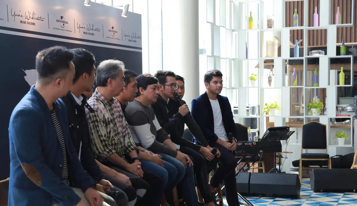 Hedi Yunus mengingatkan, lamanya proses pembuatan album grup vokal 5 Romeo empat tahun tidak sebanding dengan yang dilalui oleh Kahitna. (Galih W. Satria/Bintang.com)