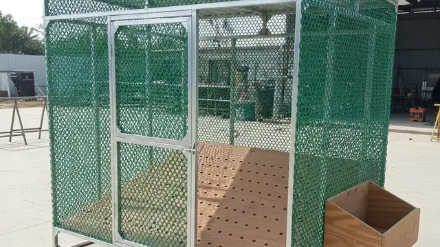 Desain Kandang Ayam Petelur Hemat Lahan 1x1 Meter. AI