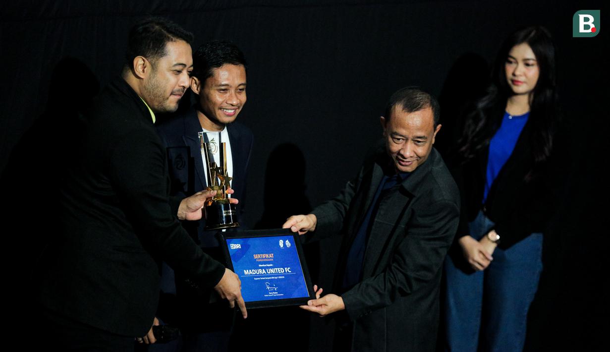 <p>Acara awarding saat Meet &amp; Greet Pemain BRI Liga 1 yang berlangsung di Cinepolis, Senayan Park, Jakarta, Sabtu (13/07/2024). (Bola.com/Bagaskara Lazuardi)</p>