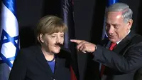 Heboh Foto PM Israel Kasih Kumis `Hitler` ke Kanselir Jerman  (dailymail.co.uk)