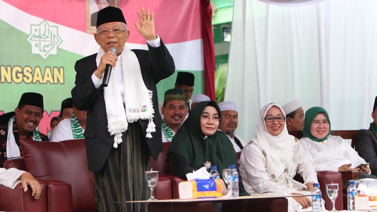 Calon wakil presiden nomor urut 01, Ma'ruf Amin menutup safari 5 hari nonstop dengan menghadiri Mujahadah Kubro, Al Asmaul Al-husna dan Tausiyah Kebangsaan oleh Pengurus Cabang Nahdlatul Ulama (PCNU) Cilacap, Jawa Tengah.