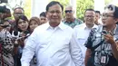 Ketua Umum Partai Gerindra Prabowo Subianto berjalan memasuki kompleks Istana Kepresidenan, Jakarta, Senin (21/10/2019).  Prabowo Subianto tiba di Istana di tengah suasana pengumuman calon menteri kabinet Presiden Joko Widodo atau Jokowi. (Liputan6.com/Angga Yuniar)