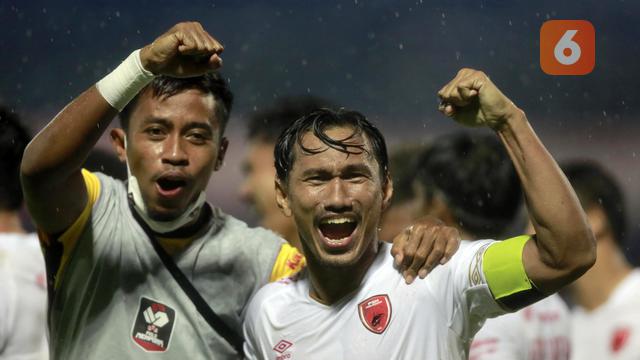 FOTO: Himan Syah Gagalkan 2 Penalti PSIS, PSM Makassar Lolos ke Semifinal Piala Menpora 2021