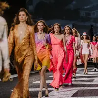 Chanel memperkenalkan koleksi Cruise 2023/2024. Koleksi penuh warna dihadirkan lewat berbagai sisi dengan menyenangkan. Foto: Document/Chanel.