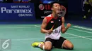Tunggal putera Indonesia, Ihsan Maulana Mustofa melakukan selebrasi usai menumbangkan pebulutangkis Inggris, Rajiv Ouseph di perempat final BCA Indonesia Open 2016, Jakarta, (3/6/2016). Ihsan unggul 17-21. 21-12, 21-12. (Liputan6.com/Helmi Fithriansyah)