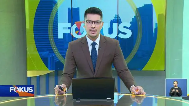 Fokus : Kendaraan Melintas di Jalan Rusak dan Berlumpur di Kabupaten Ogan Komering Ilir