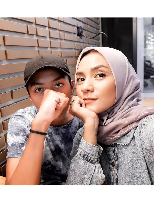 6 Potret Enno Lerian dan Putra Sulungnya, Bak Kakak Adik