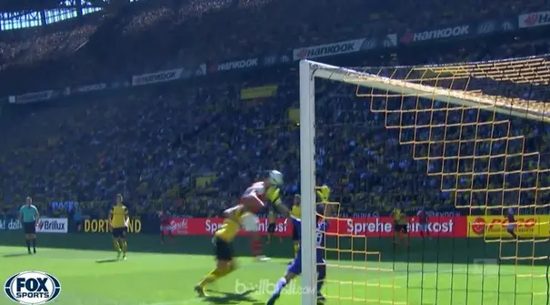 Mainz meraih kemenangan penting 2-1 atas tuan rumah Borussia Dortmund yang sekaligus memastikan mereka bertahan di Bundesliga. Gol...