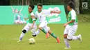 Anak-anak terpilih bertanding pada MILO Football Championship 2019 di Ciputat, Tangerang Selatan, Sabtu (27/4/2019). Sebanyak 16 pemain terbaik dibagi menjadi dua tim yaitu Tim Kurniawan dan Tim Ponaryo yang akan dinilai mewakili Indonesia di MILO Champions Cup di Barcelona. (Liputan6.com/HO/Rizky)