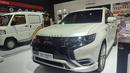 Mitsubishi memperkenalkan Mitsubishi Outlander PHEV sebagai mobil hybrid terbaru mereka. SUV 5 kursi ini memiliki desain garang dan kekinian dan dilengkapi dengan lampu LED beserta fitur keren yang bisa didapatkan dengan harga mulai dari 1.3 miliaran.