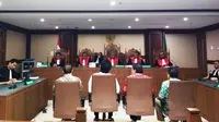 Empat eks anggota DPRD, Arifin Nainggolan, Mustofawiyah, Analisman Zalukhu dan Sopar Siburian, terbukti bersalah menerima suap dari Gatot Pujo Nugroho. (Merdeka.com/
Hari Ariyanti)