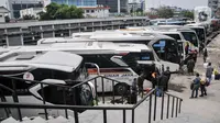 Memasuki H-4 Idul Fitri 1444 H, arus mudik warga yang menggunakan bus AKAP tujuan kota-kota di Jawa dan Madura dari Terminal Tanjung Priok mulai mengalami lonjakan. (merdeka.com/Iqbal S. Nugroho)