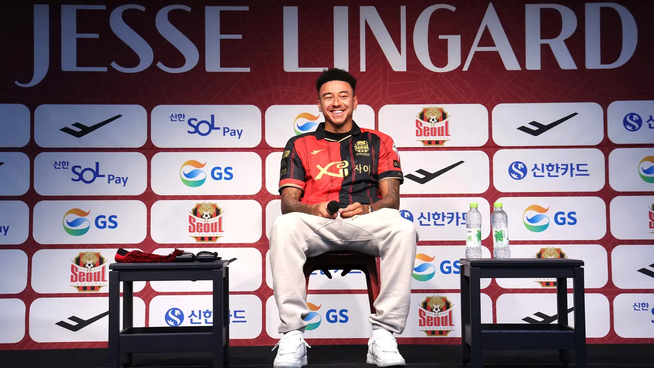 Foto: Senyum Semringah Lord Jesse Lingard Saat Diperkenalkan FC Seoul