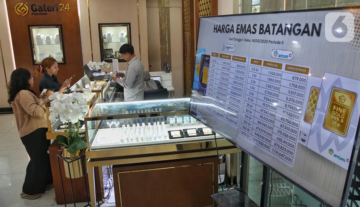 Dalam dua hari terakhir, harga emas baik produksi Antam, UBS maupun Galeri24 yang dijual di Pegadaian mengalami penurunan. (Liputan6.com/Angga Yuniar)