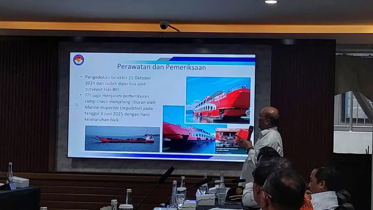 Ketua KNKT, Soerjanto Tjahjono memaparkan hasil temuanya di Pelabuhan Ketapang Banyuwangi (Istimewa)