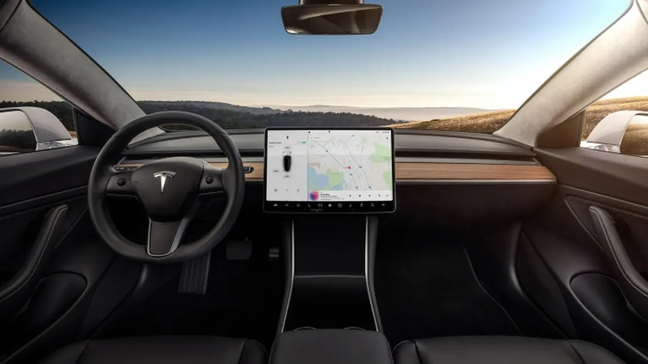 Kabin minimalis Tesla Model 3.
