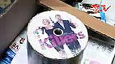 Ratusan ribu keping VCD dan DVD bajakan di gudang distribusi di Harco Mas Mangga Dua, Jakpus, digrebek polisi. Terdapat ribuan film porno beserta alat penggandanya. 
