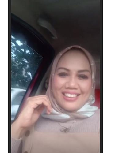 6 Potret Terbaru Ely Sugigi Setelah Lakukan Potong Gigi, Banjir Pujian