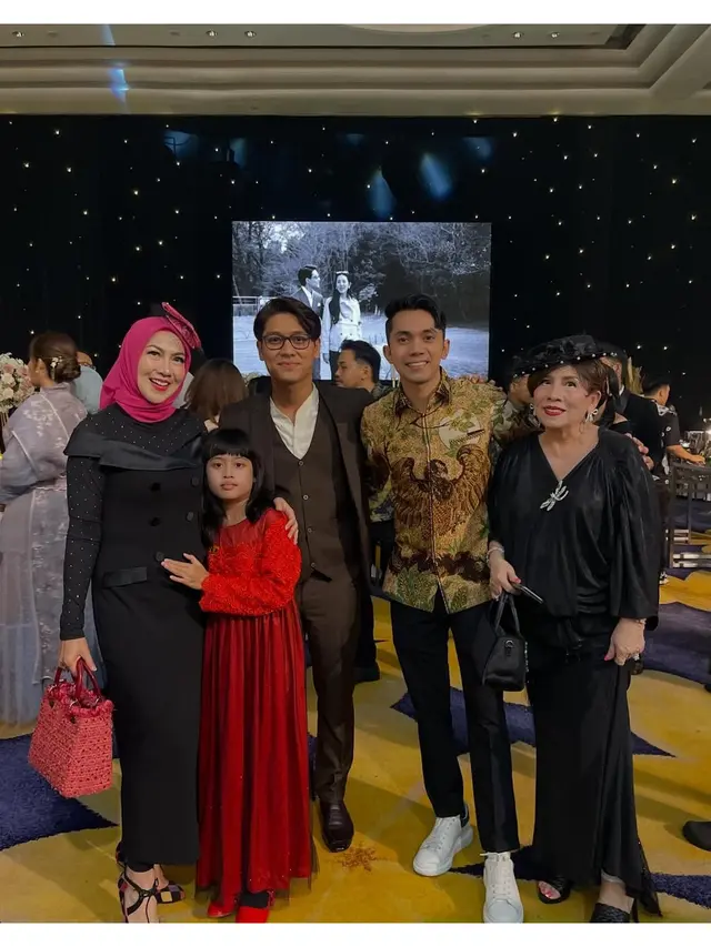 8 Potret Tamu Publik Figur di Pernikahan Teuku Rassya dan Cleantha Islan