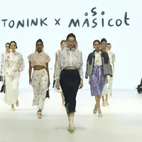 Kolaborasi Cottonink x Massicot di Jakarta Fashion Week 2024. [Fimela/Daniel Kampua]