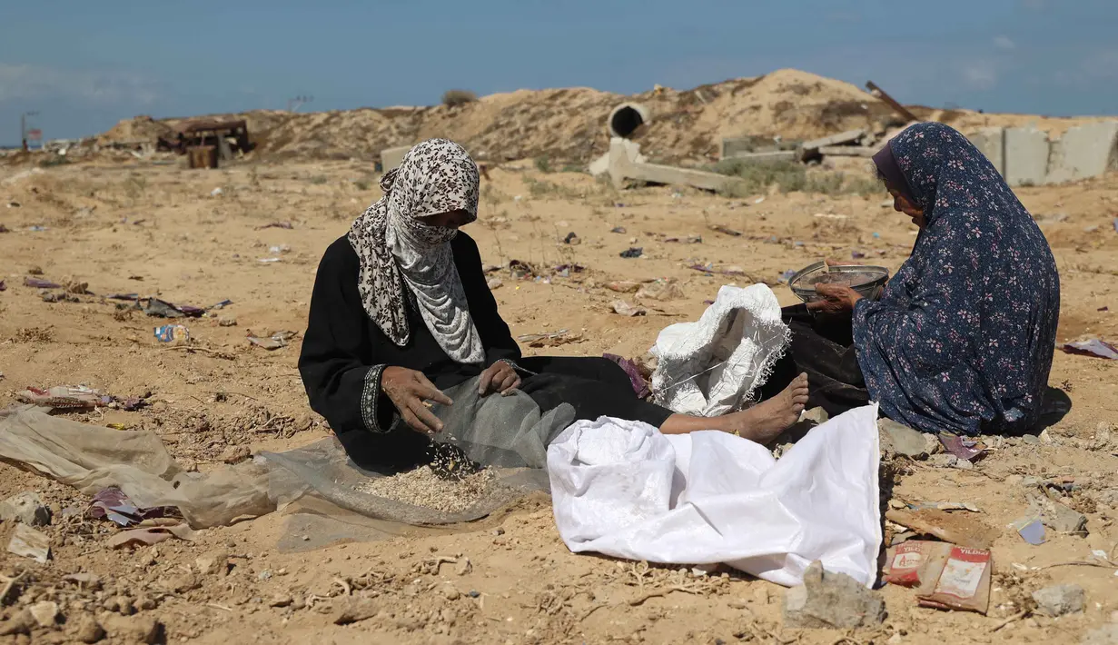 Sejumlah pakar dan warga Gaza mengatakan bahwa bantuan udara jauh kurang efektif dibandingkan konvoi truk. (Eyad BABA/AFP)