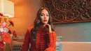 Pesona Alyssa Daguise pakai outfit serba merah, disempurnakan dengan makeup flawless dan pulasan lipstik merah. [Foto: Instagram/alyssadaguise]