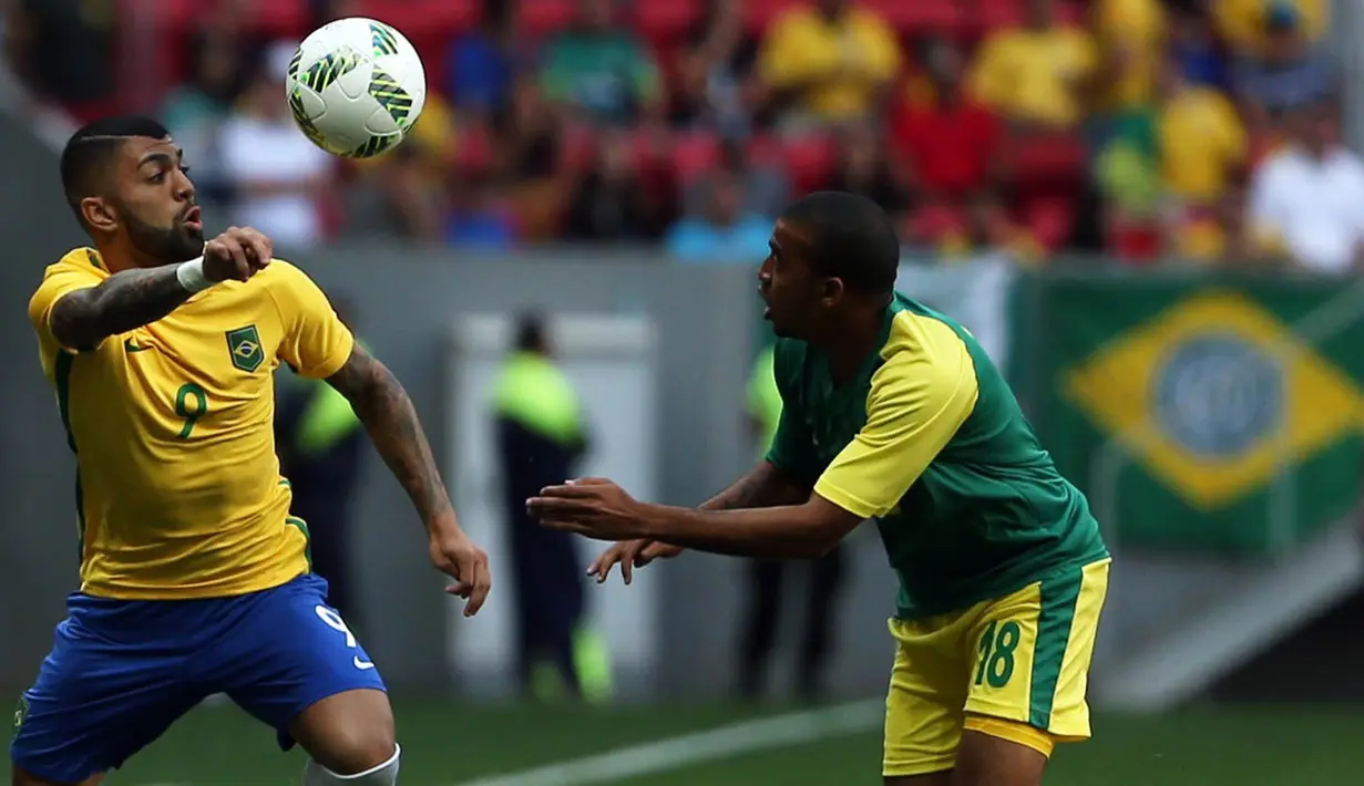 1. Gabriel Barbosa, melalui Twitter resminya, Inter Milan mengumumkan keberhasilan mereka mendatangkan wonderkid Brasil ini. Gabigol dikontrak La Beneamata dengan durasi lima tahun. (Reuters/Ueslei Marcelino)