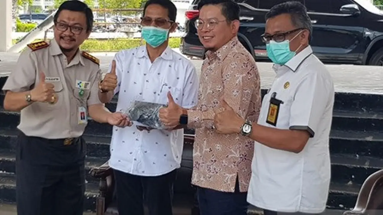 Singapura memberikan bantuan thermal scanner untuk Batam. (Facebook Singapore Embassy in Jakarta)