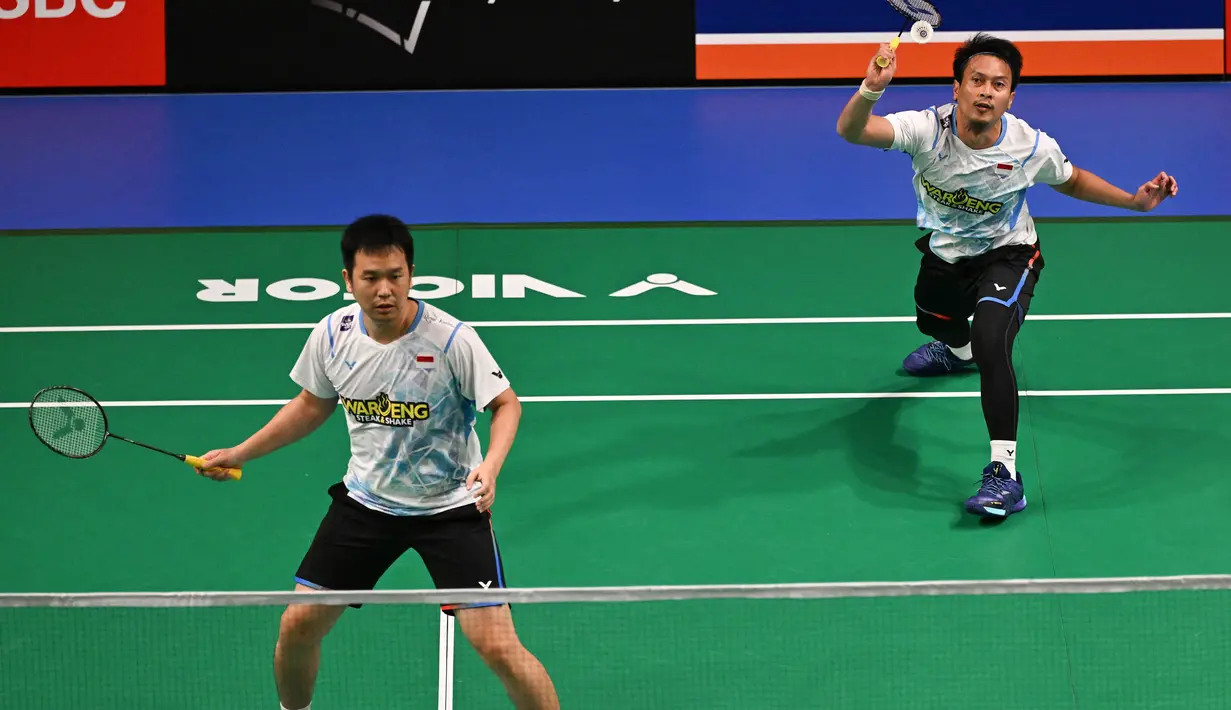 Mohammad Ahsan/Hendra Setiawan berhasil menumbangkan perlawanan wakil Australia, Pramudya Kusumawardan/Andika Ramadiansyah dua set langsung (21-14, 21-17). (Saeed KHAN/AFP)