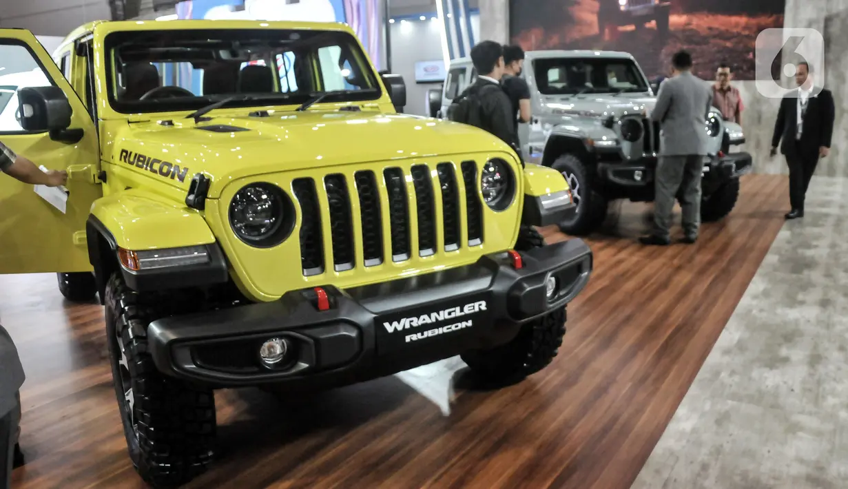 Sejumlah mobil dipamerkan pada pembukaan pameran Indonesia International Motor Show (IIMS) 2023 di Jiexpo Kemayoran, Jakarta, Kamis (16/2/2023). IIMS 2023 yang berlangsung pada 16-26 Februari menghadirkan 165 brand otomotif mencakup merek kendaraan roda empat, roda dua, dan kendaraan listrik. (merdeka.com/Iqbal S. Nugroho)