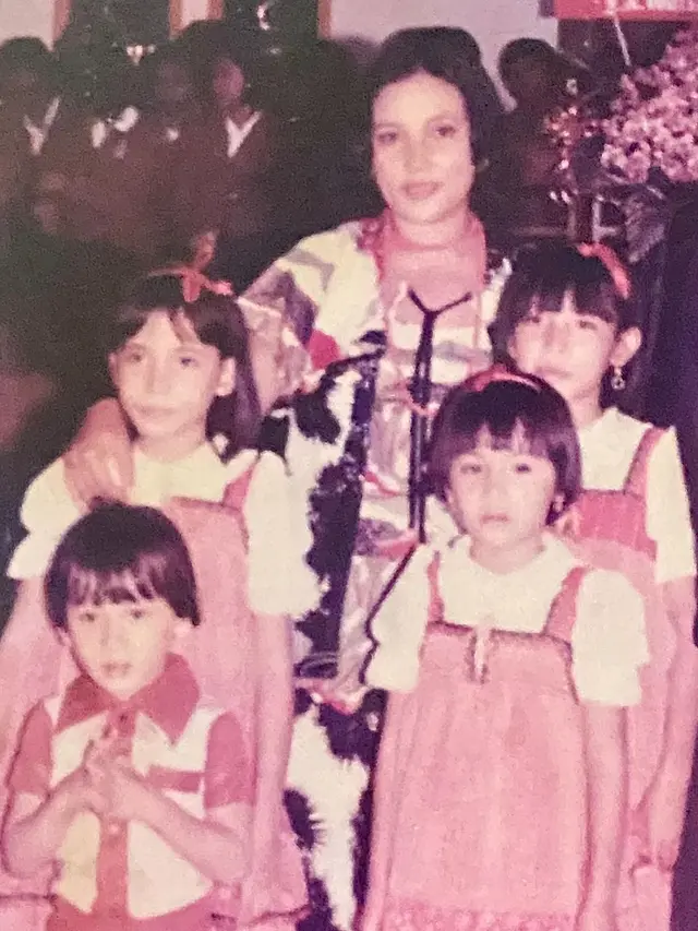 Potret jadul Marcelino Lefrandt bersama ibu dan saudaranya (Sumber: Instagram/@marcelinolefrandt)