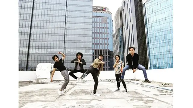 Sempat Ribut di Atas Panggung, Ini 7 Potret Keakraban Personil D'Masiv