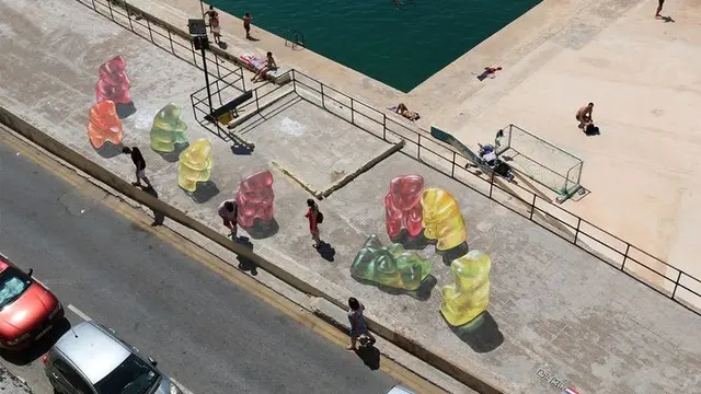 Lukisan Gummy Bears di Malta
