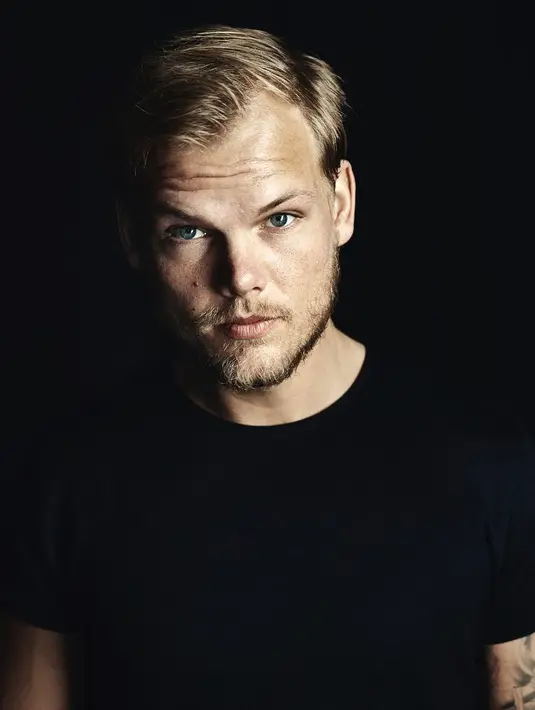 Mereka pun tak memberikan informasi tentang penyebab meninggalnya DJ kelahiran 8 september 1989 itu. Media hanya menyebutkan jika pemilik nama Tim Bergling itu sedang berlibur di Oman. (Foto: instagram.com/avicii)
