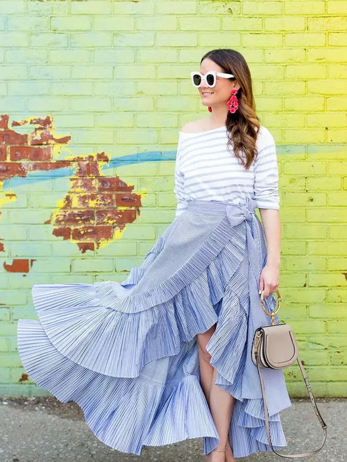 Inspirasi outfit dengan aksen ruffle
