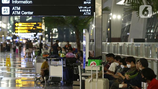 Aktivitas keberangkatan di Terminal 3 Ultimate Bandara Soekarno Hatta, Tangerang, Rabu (11/3/2020). Dirut PT Angkasa Pura II M Awaluddin mengatakan, penyebaran virus corona (COVID-19) pada Februari 2020 mengakibatkan 735 penerbangan tujuan internasional dibatalkan. (Liputan6.com/Johan Tallo)