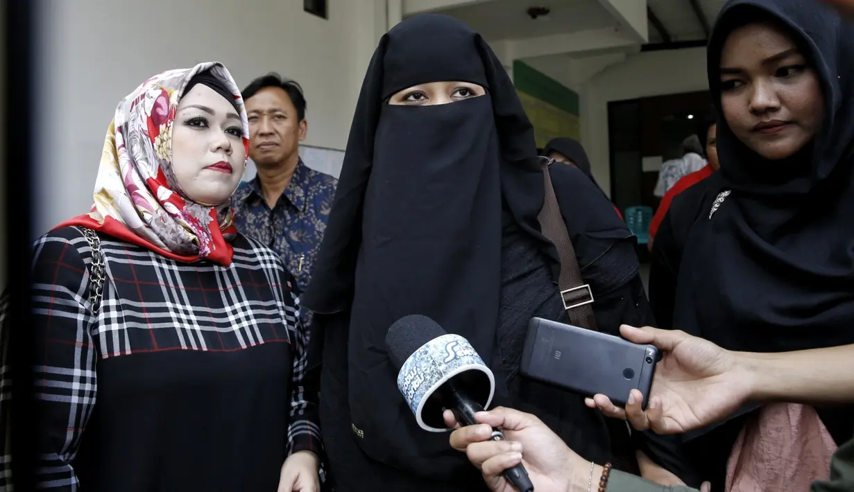 Mediasi hari ini berakhir bahagia. Hal itu dikatakan oleh Ina Rachman, selaku kuasa hukum dari Dian. Bahagia yang dimaksud adalah kedua belah pihak sepakat berpisah demi kebahagiaan masing-masing. (Adrian Putra/Bintang.com)