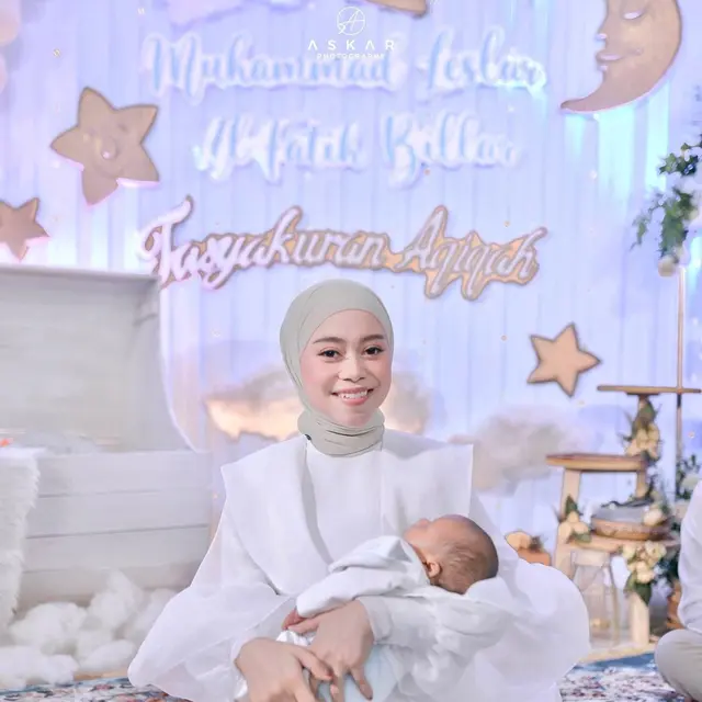 Fisik Anaknya Dihina Netizen, Ini 6 Potret Hangat Lesty Kejora Momong Anak