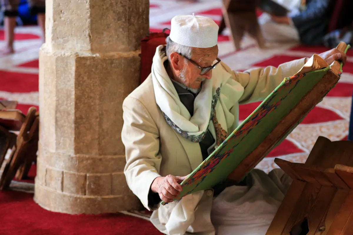 Tadarus Al-Qur’an Raksasa di Masjid Yaman