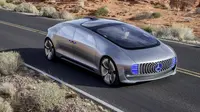 Pabrikan dengan nama besar, BMW, Tesla Motors, Audi, juga Mercedes-Benz tak mau ketinggalan untuk menunjukkan proyek mobil masa depannya. 